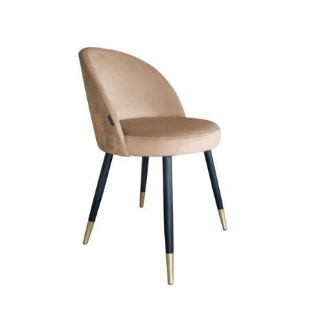 Jasnobrązowe tapicerowane krzesło CENTAUR materiał MG-06 ze złotą nóżką